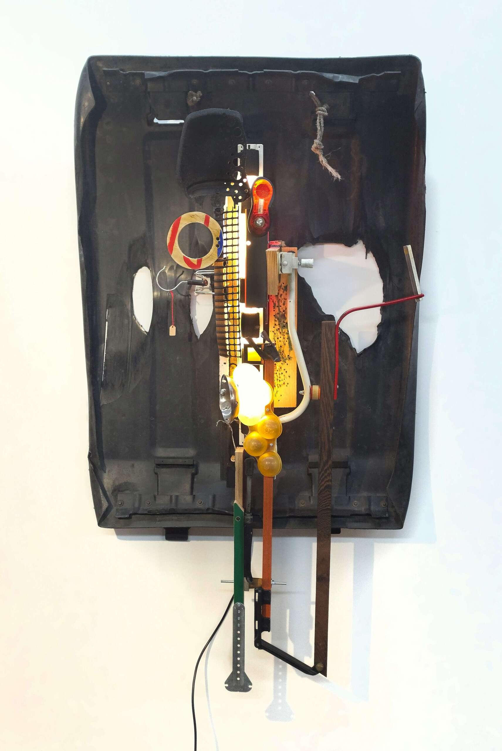 2022 Lab Of Diversity The Guru 128x71x31 cm
