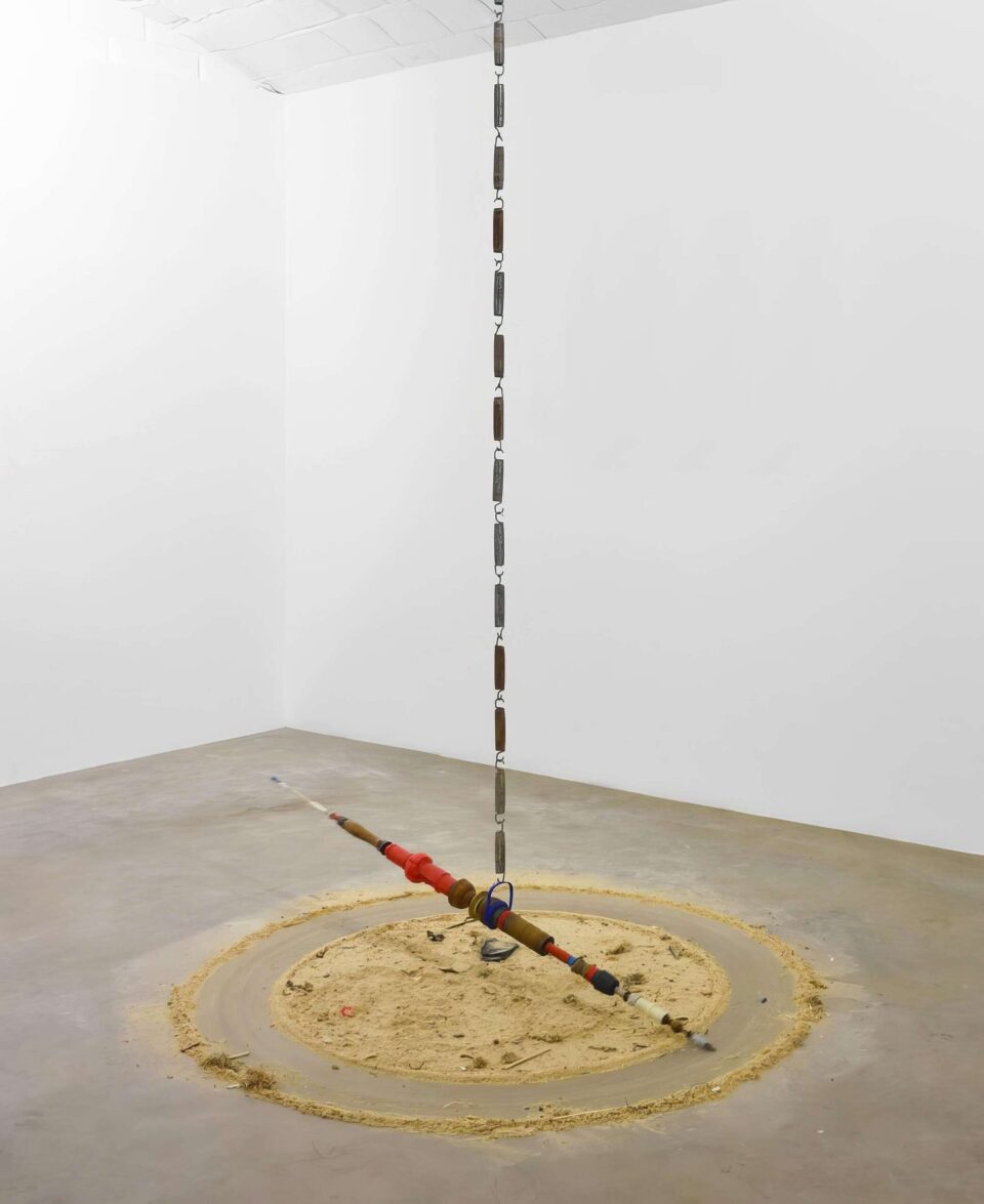 Galerie Lily Robert inauguration 2014 Mister Pi 02 135x9x12cm