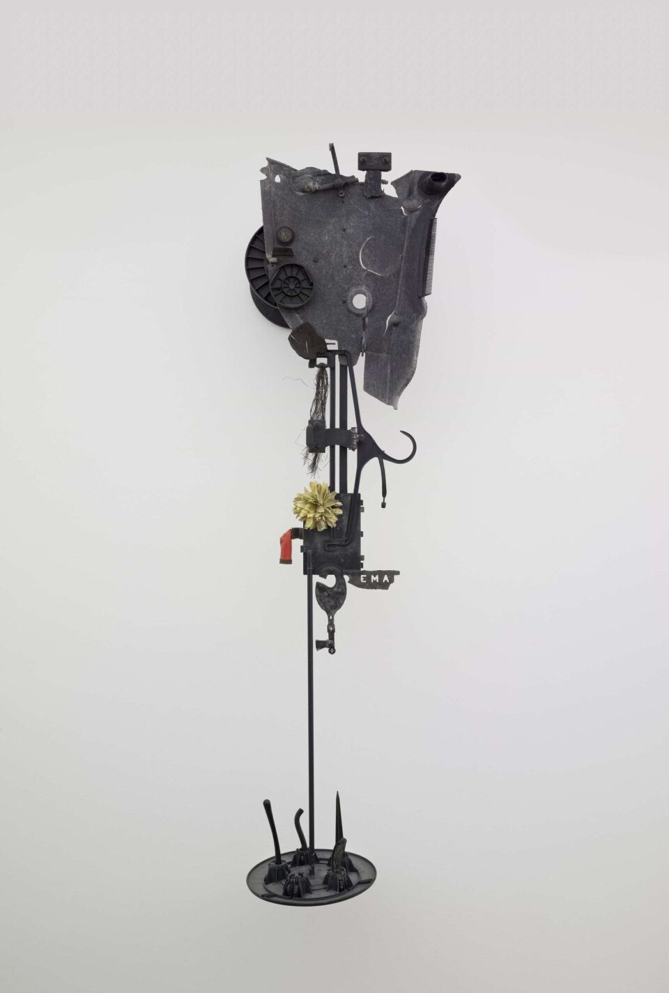 La Vie Quotidienne en Noir EMA 2015 128x37x34 cm photo Bart Van Leuven