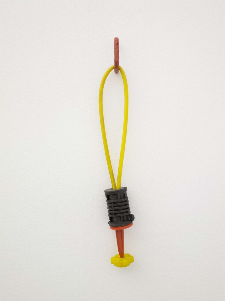 La Vie Quotidienne en Noir Nœud Coulant Jaune 2015 32x5x4cm photo Bart Van Leuven